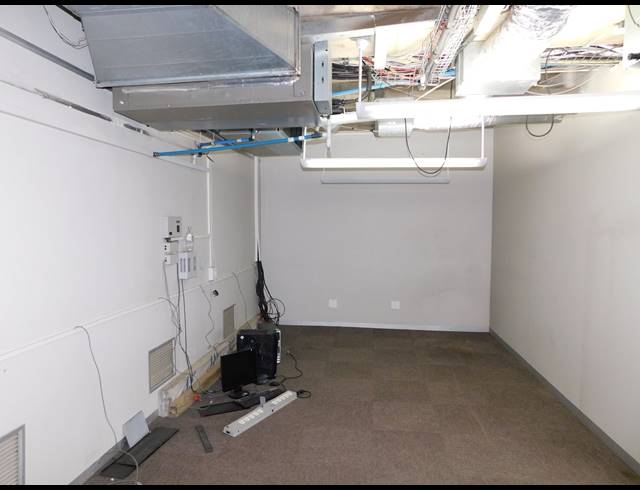 1,000M² OFFICE TO LET IN FERNDALE